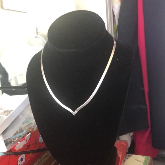 Jewelry - Lovely 925 Silver Ladies Necklace Made In Italy